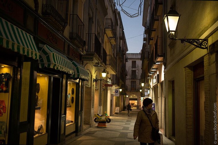 Figueres, the birthplace of Dali and the city of pretty Frenchwomen-5(2)